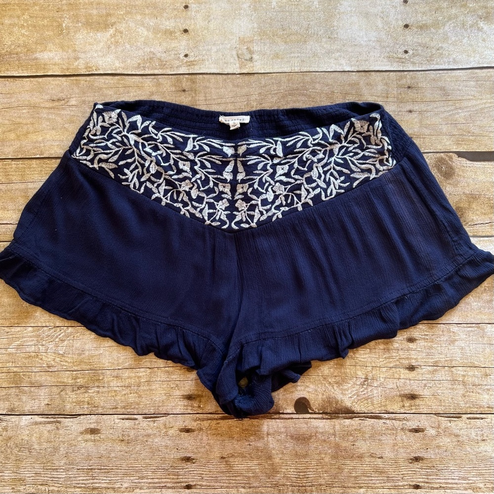 En Creme Navy Blue Embroidered Smocked Ruffle Hem Boho Shorts Small